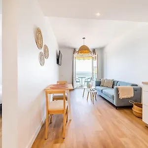https://les-pieds-dans-leau-appartment-2-vue-mer.inbrittany.com